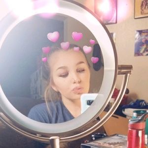 Meet your Posher, Macey